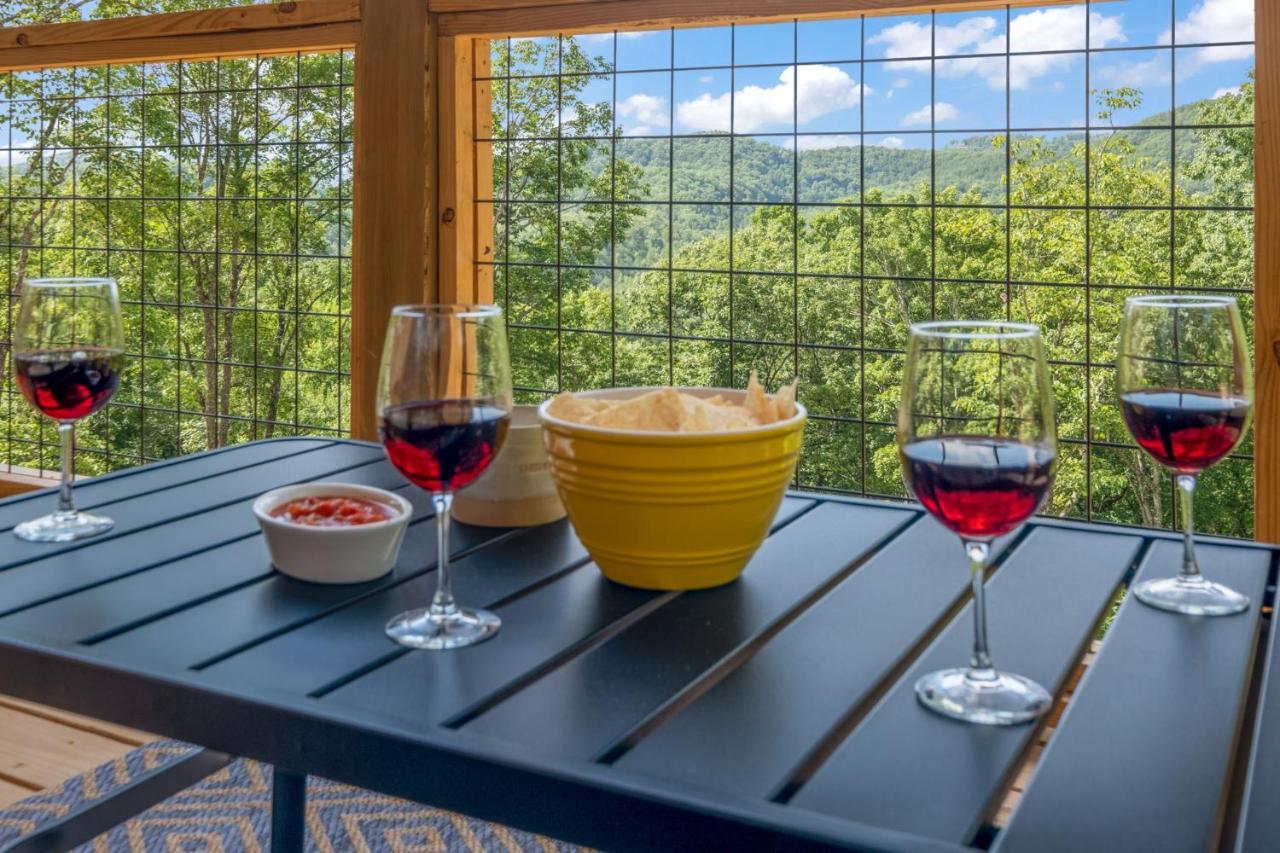 New / 3 King Suites / Sleeps12 / View / 5 Mi To Pf / Hot Tub Sevierville Eksteriør billede