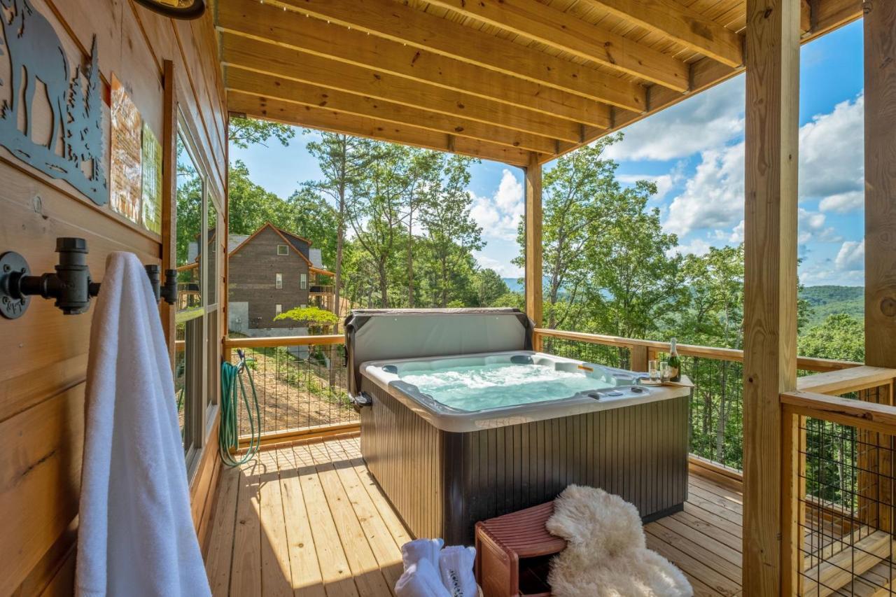 New / 3 King Suites / Sleeps12 / View / 5 Mi To Pf / Hot Tub Sevierville Eksteriør billede