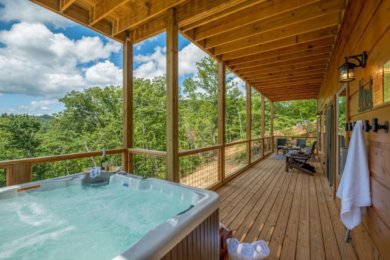 New / 3 King Suites / Sleeps12 / View / 5 Mi To Pf / Hot Tub Sevierville Eksteriør billede